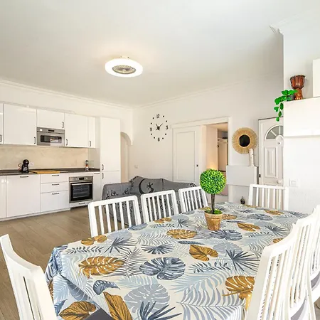 Villa Costa Adeje וילה *