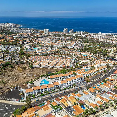 Villa Costa Adeje וילה *